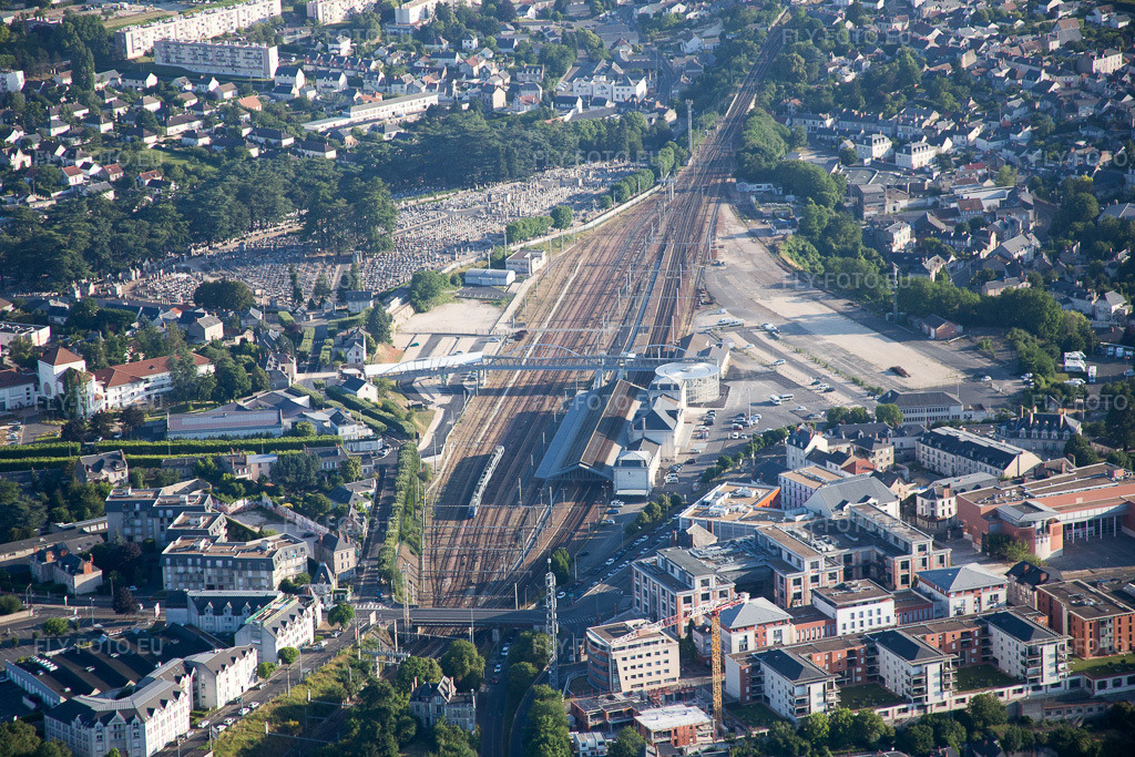 Vue aérienne: Vue de la ville à Blois dans le département Loir et Cher, France. Photo: IMG_082035.jpg prise le 20/06/2015 par Werner Riehm/FLY-FOTO.euRésolution de l'original: 5472 x 3648 px