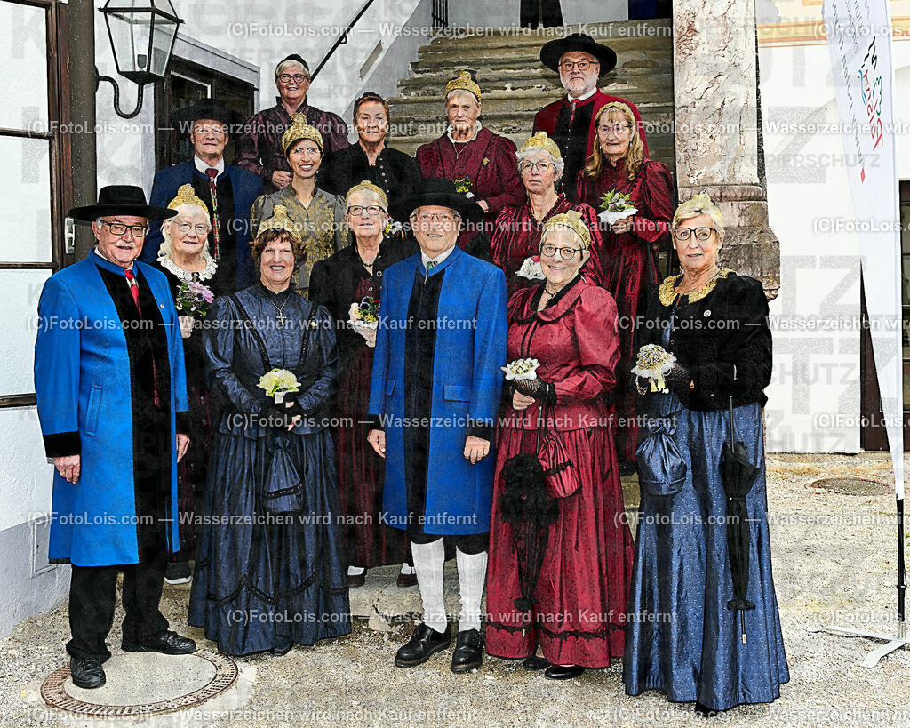 ALP0310_XXXIX_Chopin-Festival_Eroeffnung_Goldhaubengruppe | (C)FotoLois.com, Alois Spandl, XXXIX. internationales CHOPIN-Festival in der Kartause Gaming, Eröffnung des Festivals mit Einmarsch der Goldhaubengruppe Lackenhof mit der Musikkapelle Gaming sowie den Ehrengästen und Eröffnungsansprachen in der Barockbibliothek, Fr 4. August 2023.