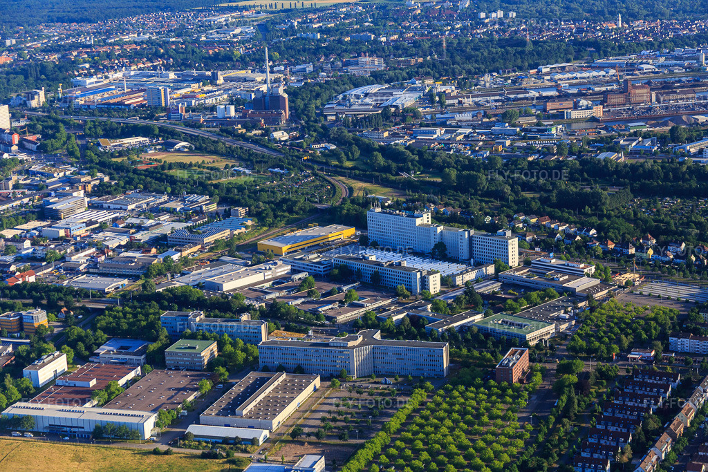 Luftbild: Siemens AG, Fertigungs- und Entwicklungsstandort Karlsruhe im Ortsteil Knielingen in Karlsruhe im Bundesland Baden-Württemberg in Deutschland. Foto: IMG_080826.jpg vom 13.06.2015 durch Werner Riehm/FLY-FOTO.deKarlsruhe | Fertigungs- und Entwicklungsstandort - Siemens | Siemens