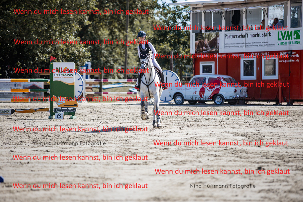BK1A6751 | Turnierbilder Turnierfotos Nina Hüffmann Turnierfotografie Pferdefotografie Tierzeichnung Haustierzeichnung Pferdezeichnung Hundezeichnung Videograf  - Realisiert mit Pictrs.com