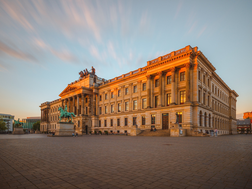Residenzschloss | Entdecke exklusive Fotokunst aus Braunschweig: Bildband, Leinwände, Postkarten, Kalender, digitale Downloads & Bildlizenzen. Jetzt im offiziellen Beautiful Braunschweig Shop! - Realisiert mit Pictrs.com