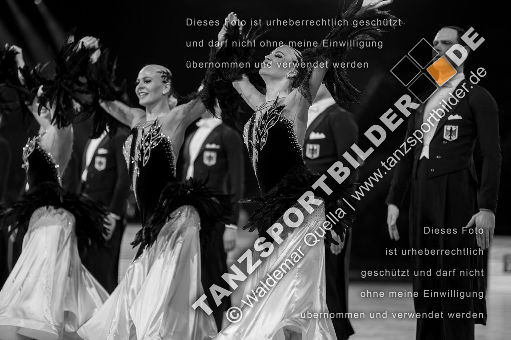 20251206-04972 | Hier finden Sie Tanz Bilder vom Latein und Standard Formationen tanzen. Sportbilder vom Tanzsport. Schöne Fotos und von Weltmeisterschaft, Europameisterschaft, Bundesliga, Regionalliga, Oberliga und Landesliga sowie von GOC Stuttgart, DanceComp, WM Bremen