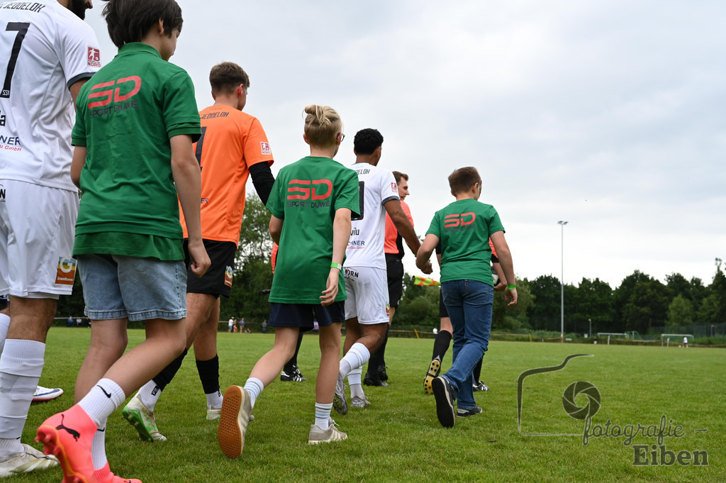 Sport-Duwe Cup | Sport-Duwe Cup Oldenburg; SSV Jeddenloh (weiß)-VFB Oldenburg (blau) am 05.07.2025 in Oldenburg (Sportanlage TuS Eversten), Photo: Philip Eiben 2025 - Realisiert mit Pictrs.com