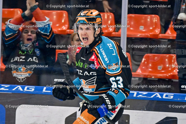 AUT, ICE, Black Wings Linz (AUT) vs Asiago Hockey (ITA) | 01.10.2024, Eishalle Linz, AUT, ICE Eishockey Liga, Black Wings Linz (AUT) vs Asiago Hockey (ITA), im Bild Niklas Bretschneider of Steinbach Black Wings Linz celebrate the Goal // ICE win2day Hockey League Match between Black Wings Linz (AUT) vs Asiago Hockey (ITA) in Linz, Austria on 2024/10/01