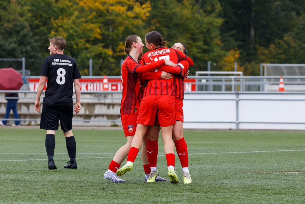 FCHHOH_251005_6782 | 1.FC Heidenheim 1846 II vs. SGM Hohenmemmingen/Sontheim, Fußball, Frauen, Bezirksliga, 2025/2026, 4. Spieltag, 05.10.2025 in Heidenheim, Kunstrasen b. Voith-Arena West(Foto: Michael Bulling) - Realisiert mit Pictrs.com