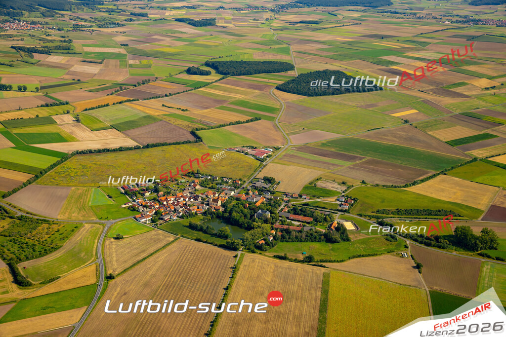 Das Luftbild zeigt : Wetzhausen Stadtlauringen - Die Luftaufnahme wurde 2024 vom UL-Flugzeug aus erstellt ( keine Drohne ) - Hochauflösende Luftaufnahme - Für grossformatige Ausdrucke geeignet. Die Geschenkidee !Mit Lizenz und Bildrechte bestellbar