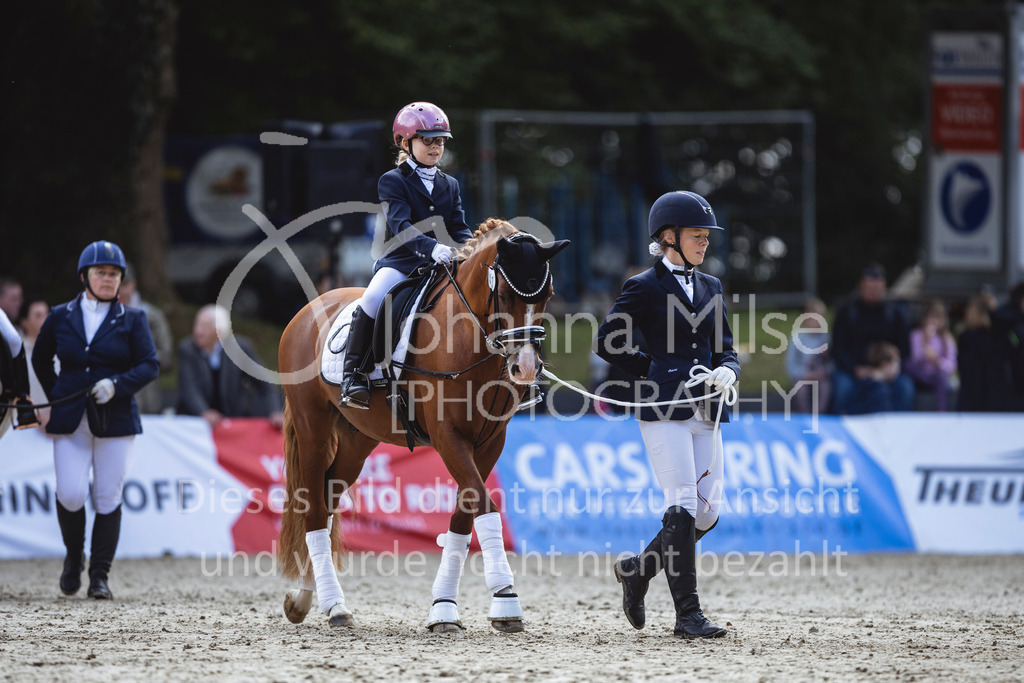 240915_OWLCh_FuehrzuegelWB-601 | Deine schönsten Turniermomente als professionelle Fotos! Entdecke hochwertige Pferdesport-Fotografie im Online-Shop. Jetzt Fotos finden & bestellen!