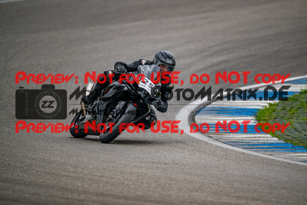 MaZZes_FotoMatrix_240701_6007705_4883 | GELB