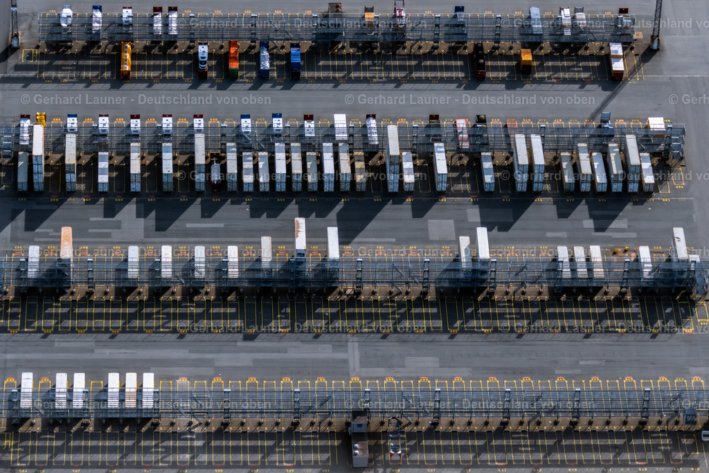 4030496 | BREMERHAVEN 01.06.2020 Containerterminal im Containerhafen des Überseehafen Am Nordhafen in Bremerhaven im Bundesland Bremen. // Container Terminal in the port of the international port Am Nordhafen in Bremerhaven in the state Bremen. Foto: Gerhard Launer