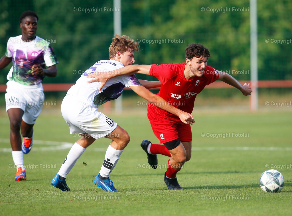 A_LUI_170824_25 | SPORT FUSSBALL LL-OST ASKOE OEDT 1B-ADMIRA LINZ 17.08.2024  IM BILD:  FINN RUDEL (OEDT) UND MORITZ GUENTHER  (ADMIRA LINZ) FOTO:  FOTOLUI