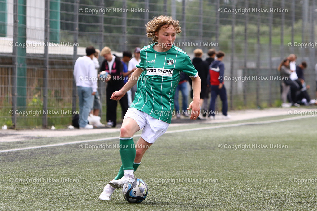 NH_VfBLübeckU19_EimsbüttelerTVU19_U19Regionalliga_02062024 | #22 Fiete Richard Hafemeister (VfB Lübeck U19)Fußball I Junioren I A-Junioren Regionalliga Nord I Saison 2023-2024 I 25 Spieltag I VfB Lübeck U19 - Eimsbütteler TV U19 I 02.06.2024 I Lohmühle 4 Kunstrasen
