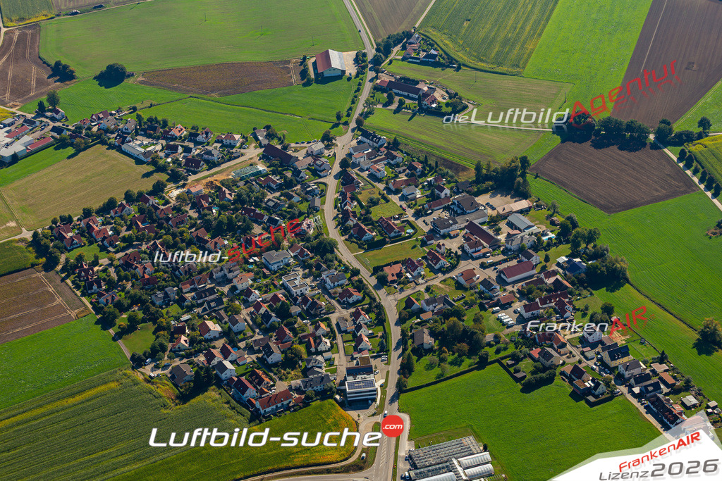 Die Luftaufnahme Untergriesbach - Aichach wurde 2021 mittels Flugzeug (keine Drohne) erstellt. Hohe Auflösung -für große Poster und Wandbilder geeignet!