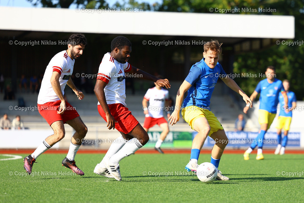 NH_NikolaTesla_SCVictoriaHamburg_OberligaHamburg_28092025 | #5 Kokou Michel Amorin (Nikola Tesla), #7 Luca Joel Plazer (SC Victoria Hamburg)Fußball I Herren I Gamesright Oberliga Hamburg I Saison 2025-2026  I 10. Spieltag I Nikola Tesla - SC Victoria Hamburg I 28.09.2025 I Sportplatz Vorhornweg