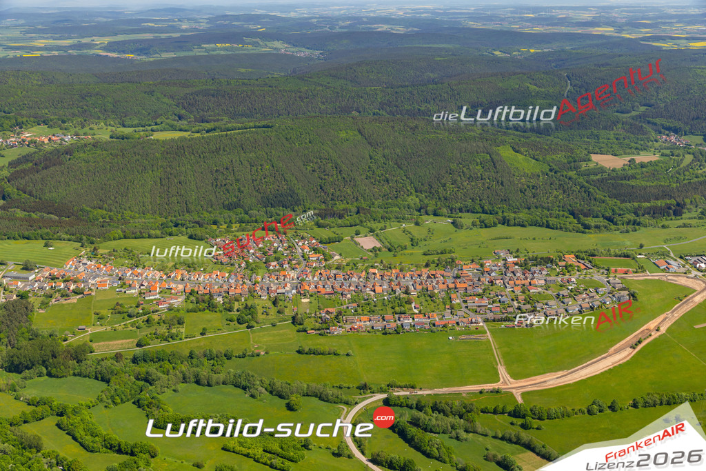 Das Luftbild der Stadt Sandberg wurde 2022 vom Flugzeug heraus erstellt (keine Drohnen-Aufnahmen) Aufnahmehöhe ca.450 Meter- hohe Bildauflösung und Druck-Qualität. Garantiert!