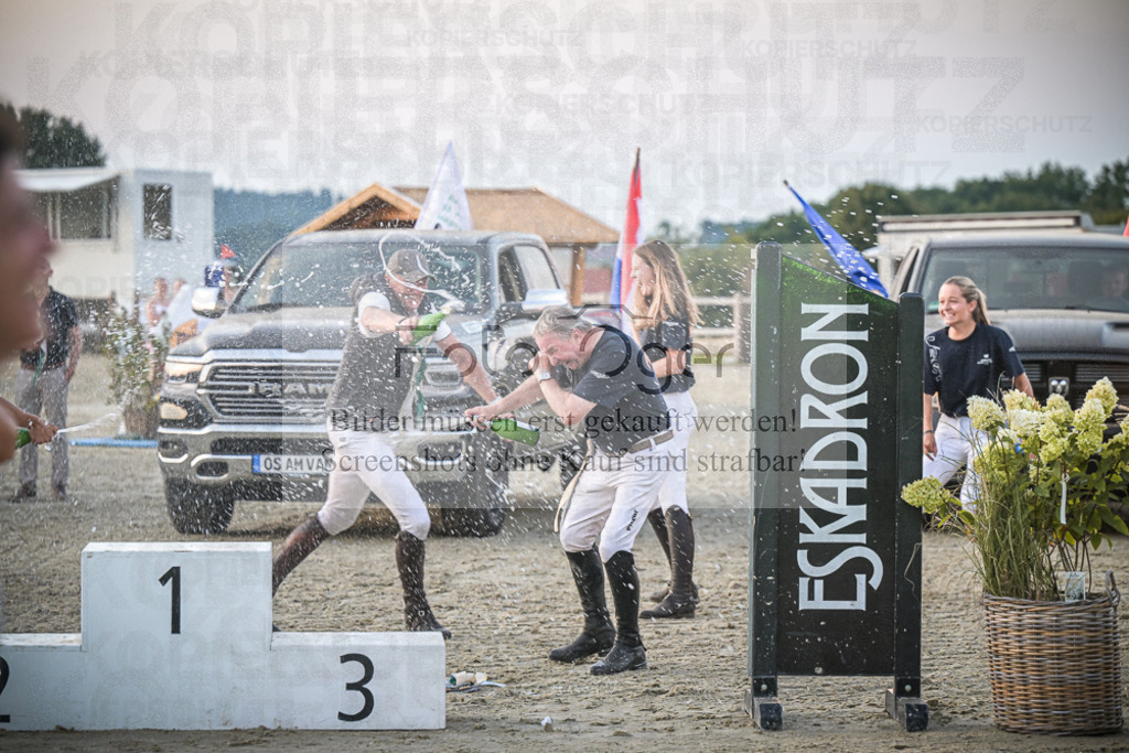 DOS_0239 | Entdecke hochwertige Reitturnierfotos von Foto Oger. Professionell, emotional und authentisch – jetzt Lieblingsmomente im Shop bestellen.Deutschlandweite Turnierfotografie. - Realisiert mit Pictrs.com
