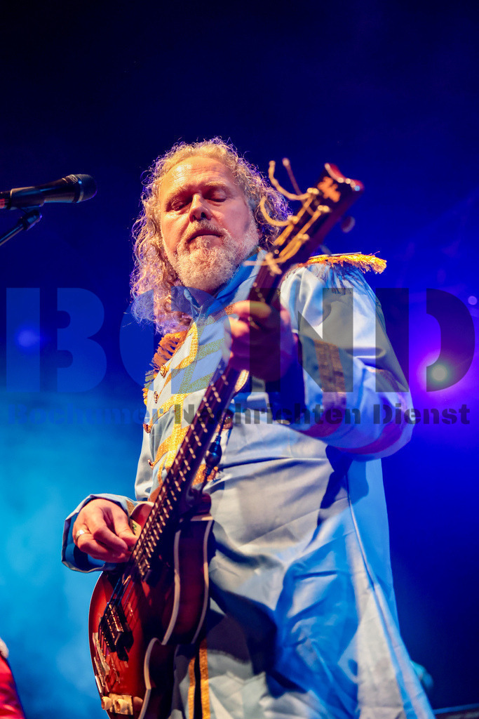 Zeltfestival Ruhr 2024 - Get Back / Beatles Tribute  {date} -  | {headline}(Foto: Sebastian Sendlak / BOND) - Realisiert mit Pictrs.com