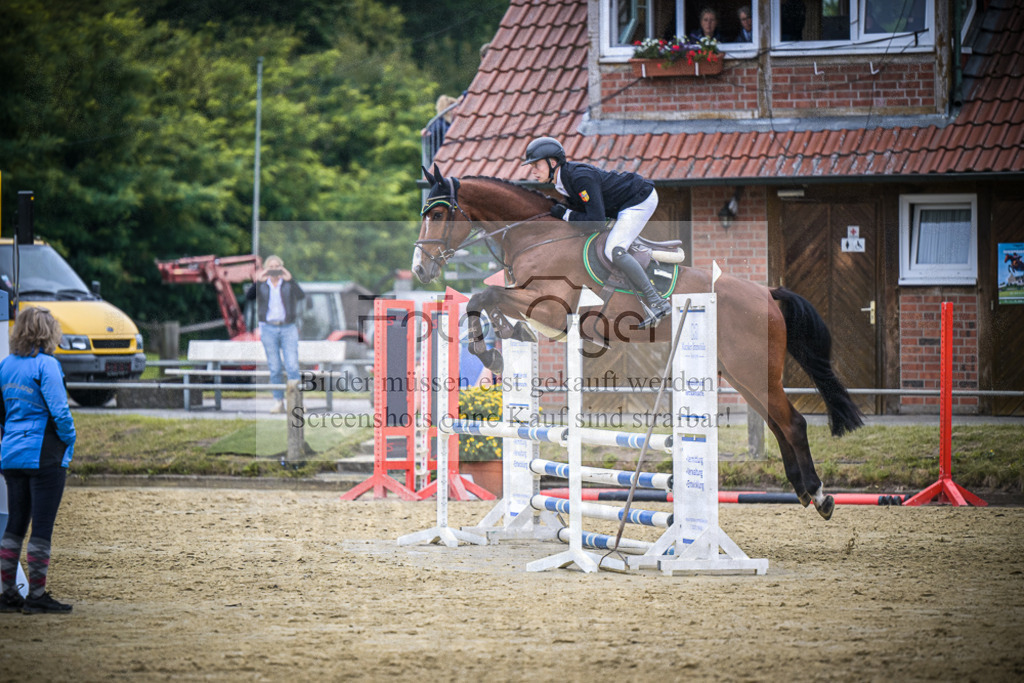DOS_3435 | Entdecke hochwertige Reitturnierfotos von Foto Oger. Professionell, emotional und authentisch – jetzt Lieblingsmomente im Shop bestellen.Deutschlandweite Turnierfotografie. - Realisiert mit Pictrs.com
