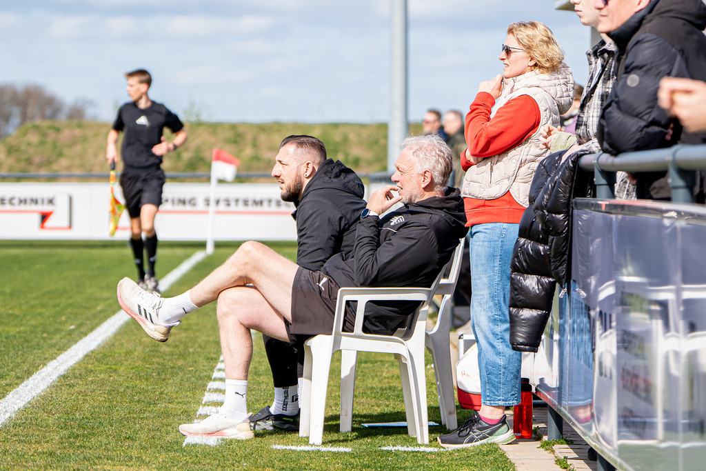 Fußball I Herren I Saison 2025-2026 I Bezirksliga Weser-Ems 4 I 26. Spieltag I VFL Oythe - SV Hansa Friesoythe I 20051 | jns.sportfotos - Realisiert mit Pictrs.com