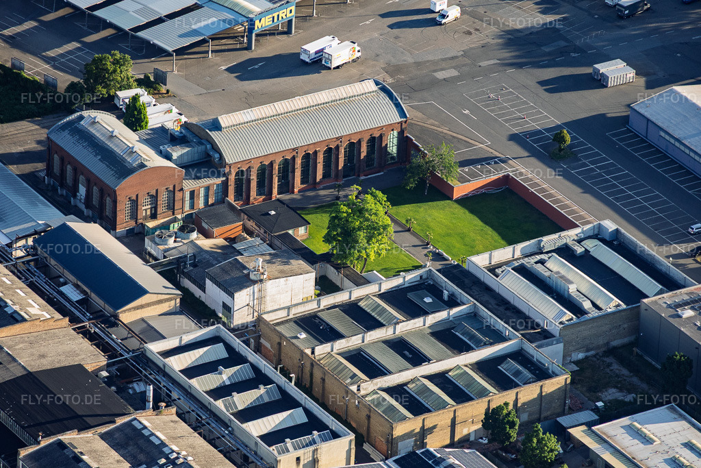 Luftbild: Alte Schildkrötfabrik im Ortsteil Neckarau in Mannheim im Bundesland Baden-Württemberg in Deutschland. – Foto: IMG_157138.jpg vom 18.06.2026 durch Werner Riehm/FLY-FOTO.de – Auflösung des Originals: 5593 x 3728 px – AlteSchildkrötfabrik