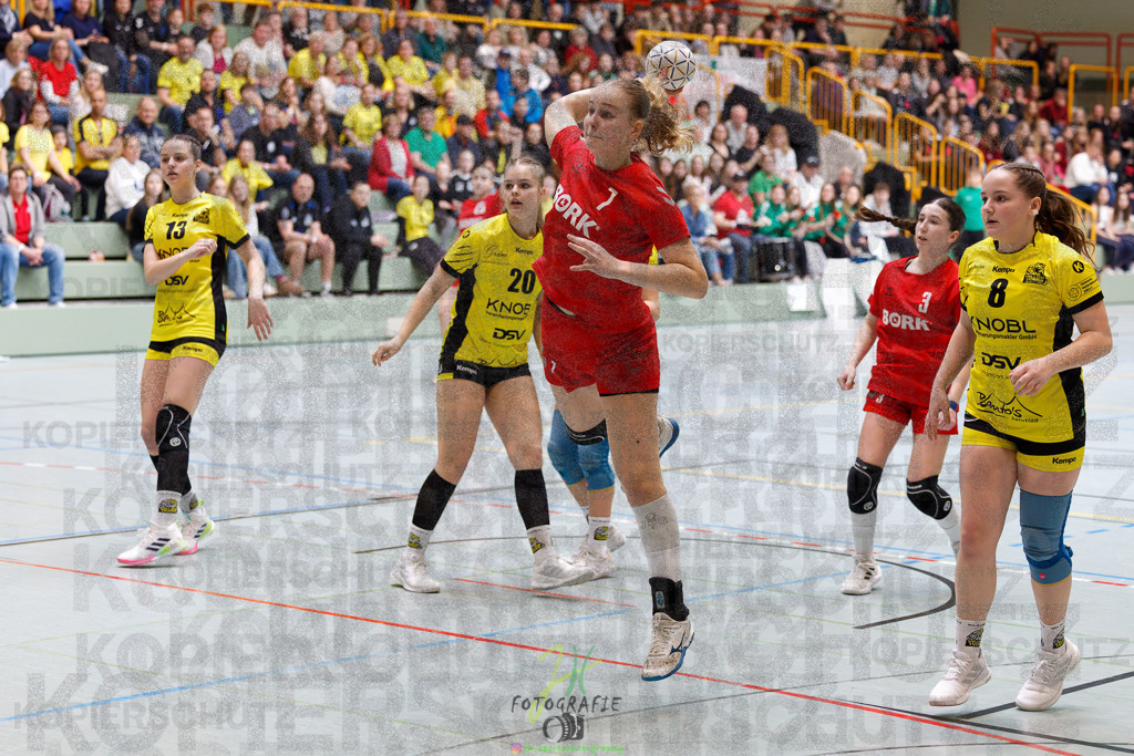 Hessenmeisterschaft wJC - Finale; HSG Kleenheim - HSG Weiterstadt/ Braunsh.Worf. | Hessenmeisterschaft wJC - Finale; HSG Kleenheim - HSG Weiterstadt/ Braunsh.Worf. am 22.03.2025 in Biedenkopf (Sporthalle Lahntalschule)Photo © 2025 - Jörg Heinrich - Realisiert mit Pictrs.com