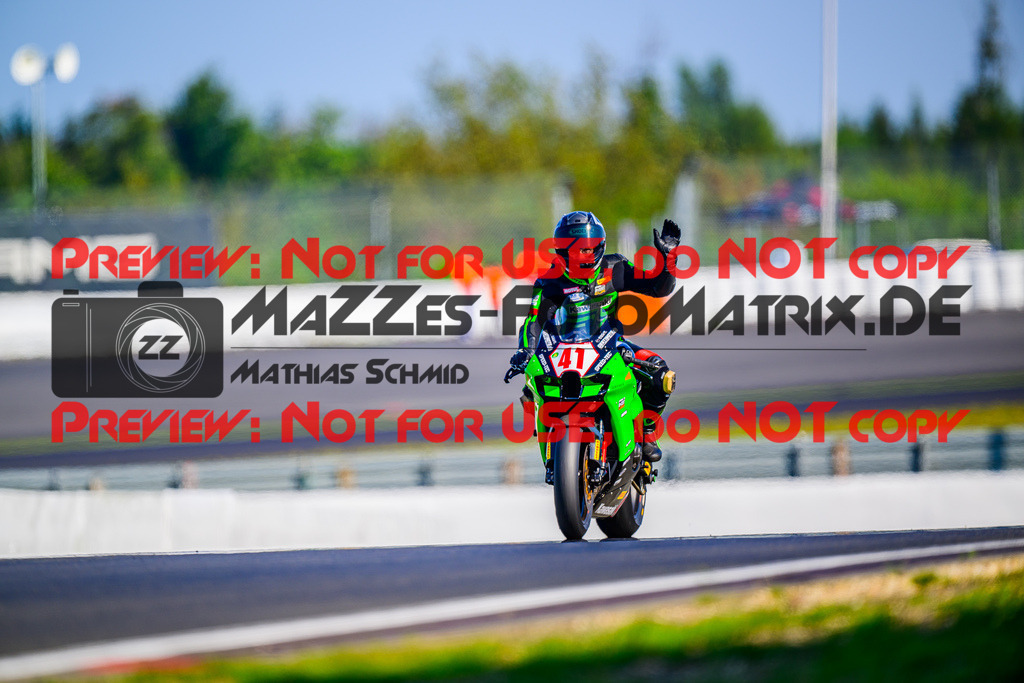 MaZZes_FotoMatrix_240901_6007705_5950 | STK1000