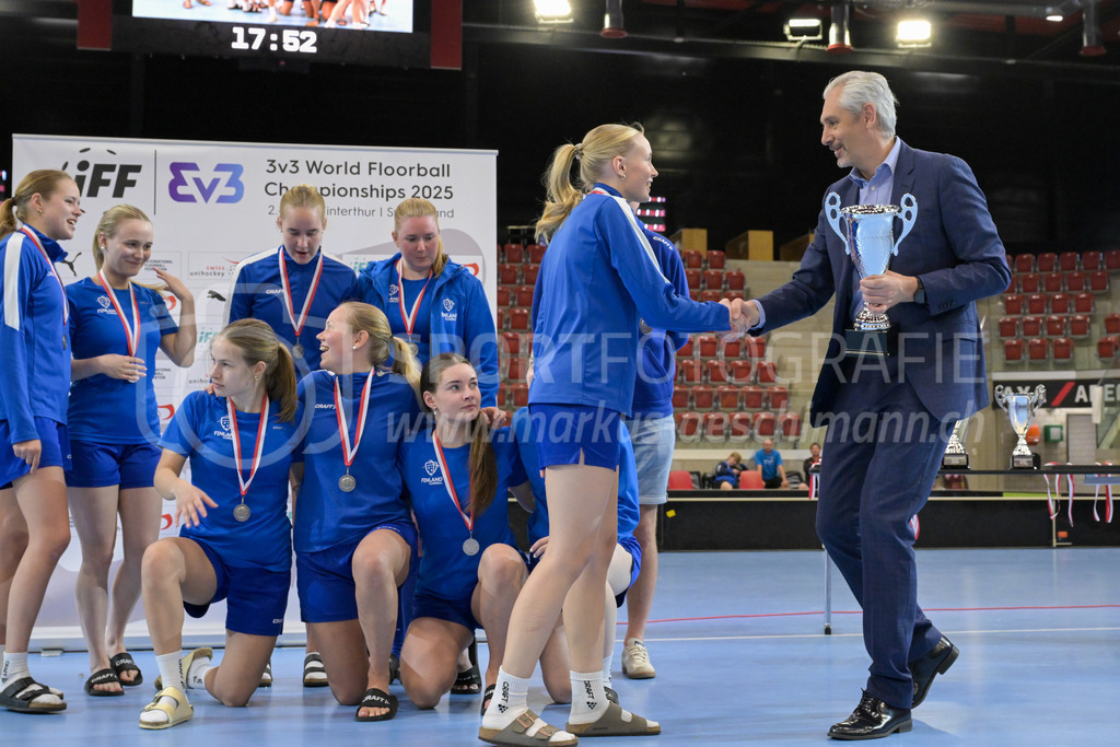 3v3 World Floorball Championships 2025 - Medal Ceremony | Finland wins the silver medal, during 3v3 World Floorball Championships 2025, Switzerland: 03.05.2025, Winterthur, AXA ArenaEvent page: <a href="https://www.u19wfc2025.ch/">www.u19wfc2025.ch</a>Credit: Markus Aeschimann, <a href="https://markus-aeschimann.ch">markus-aeschimann.ch</a>Instagram: <a href="https://instagram.com/sportfotografie.aeschimann">@sportfotografie.aeschimann</a> - Realisiert mit Pictrs.com