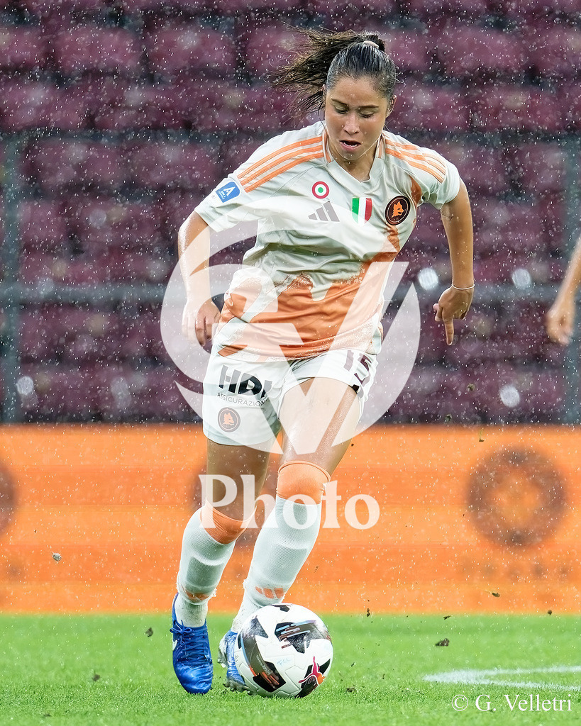 Women's Champions League - Servette FCCF v As Roma | Giulia Dragoni (15 As Roma) in action during the Women's Champions League game between Servette FCCF and As Roma at Stade de Genève in Geneva, Switzerland
