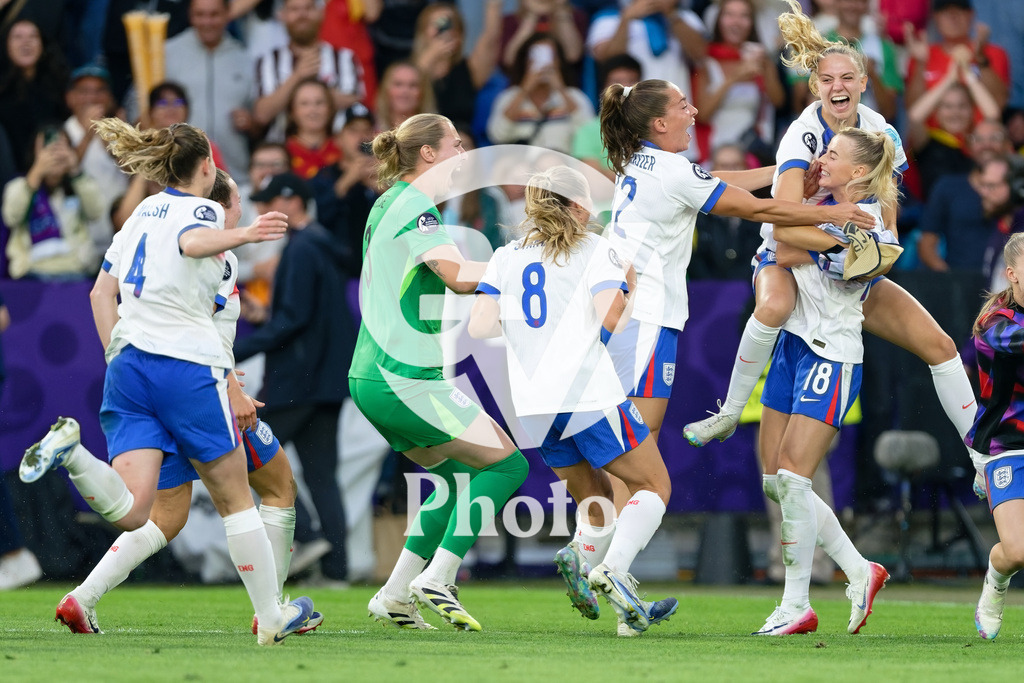 England v Spain - UEFA Women's EURO 2025 Final | BASEL, SWITZERLAND - JULY 27:  England wins WEURO 2025 during the UEFA Women's EURO 2025 Final match between England and Spain at St. Jakob-Park on July 27, 2025 in Basel, Switzerland. (Photo by Giuseppe Velletri/Sports Press Photo/Getty Images)