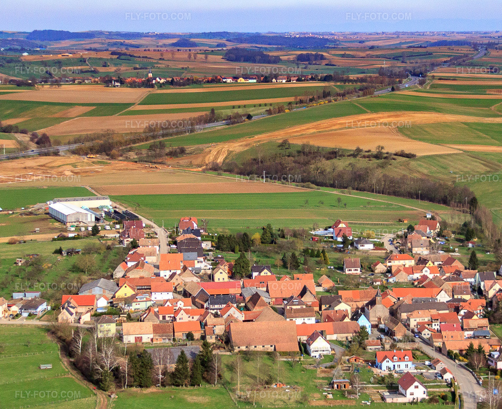 Aerial view: Rosenwiller district in Dettwiller in the state Bas-Rhin, France. – Photo: IMG_38562.jpg taken on 03/20/2011 by Werner Riehm/FLY-FOTO.com – Resolution of the original: 2088 x 1698 px