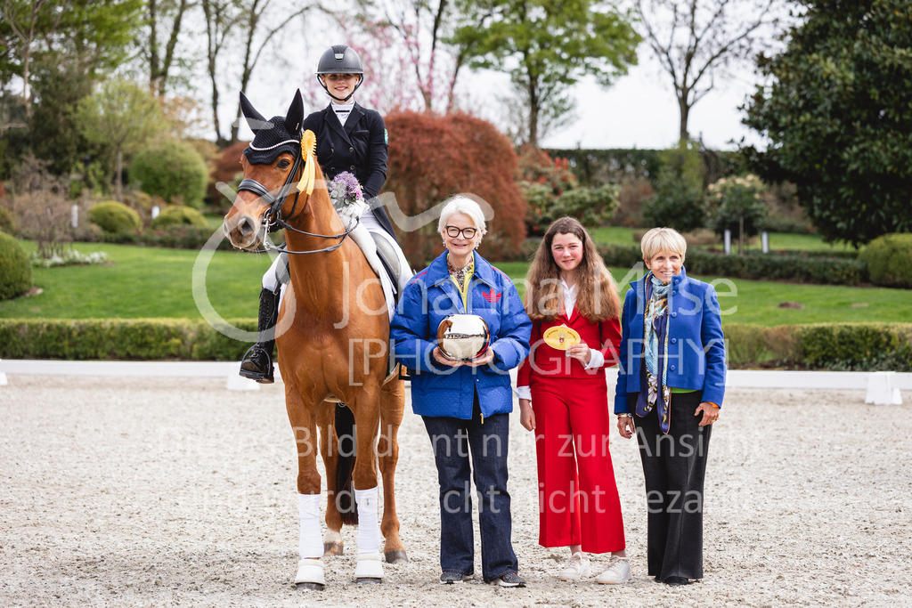 260412_Kronberg_S-Dressur-649 | Deine schönsten Turniermomente als professionelle Fotos! Entdecke hochwertige Pferdesport-Fotografie im Online-Shop. Jetzt Fotos finden & bestellen!