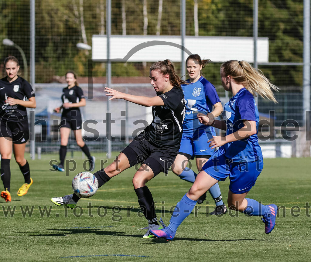 2023-10-21_082_FC_Langengeisling_gegen_TSV_Eching | Erding, Deutschland, 21.10.2023:
Fußball, Bezirksoberliga 2023 / 2024, 8. Spieltag, FC Langengeisling gegen TSV Eching, Endergebnis: 0:0

Julia Hauptkorn (TSV Eching, #16), Marie Huber (FC Langengeisling, #2)

Foto: Christian Riedel / fotografie-riedel.net