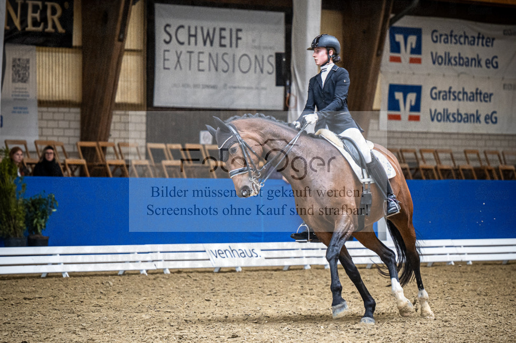 DOS_3527 | Entdecke hochwertige Reitturnierfotos von Foto Oger. Professionell, emotional und authentisch – jetzt Lieblingsmomente im Shop bestellen.Deutschlandweite Turnierfotografie. - Realisiert mit Pictrs.com