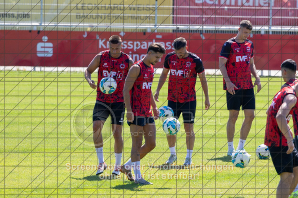 20250629_112112_1818 | #,1.Göppinger SV, Fussball, Oberliga BW - Trainingsauftakt, Saison 2025/2026, Rasensportplatz Stadion SV Göppingen, Hohenstaufenstr. 116, 73033 Göppingen, 29.06.2025 - 10:30 Uhr,Foto: PhotoPeet-Sportfotografie/Peter Harich