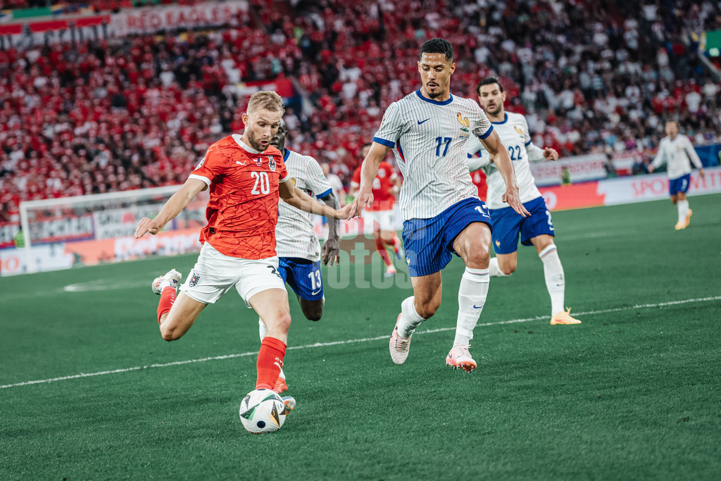 Fußball | Herren | UEFA-Fußball-Europameisterschaft 2024 | Gruppe D | Österreich vs. Frankreich | 17.06.2024 | Konrad Laimer (#20, Österreich) schießt aufs Tor
