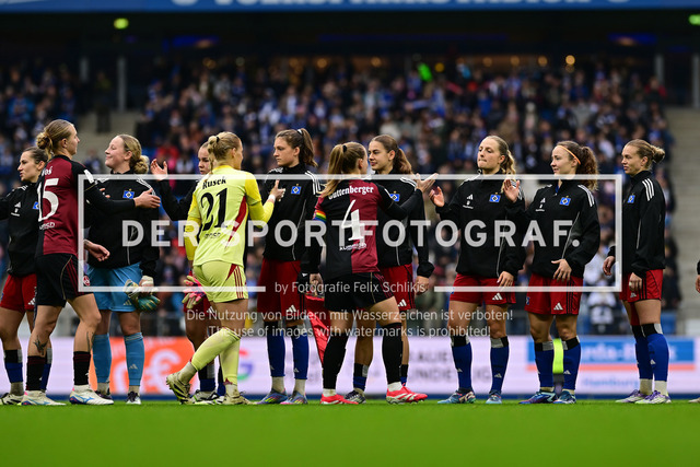 Fußball I Frauen I Saison 2025-2026 I Bundesliga I 10. Spieltag I Hamburger SV - 1. FC Nürnberg I 43330 | Begrüßung Hamburger SV Frauen und 1. FC Nürnberg Frauen - Realisiert mit Pictrs.com