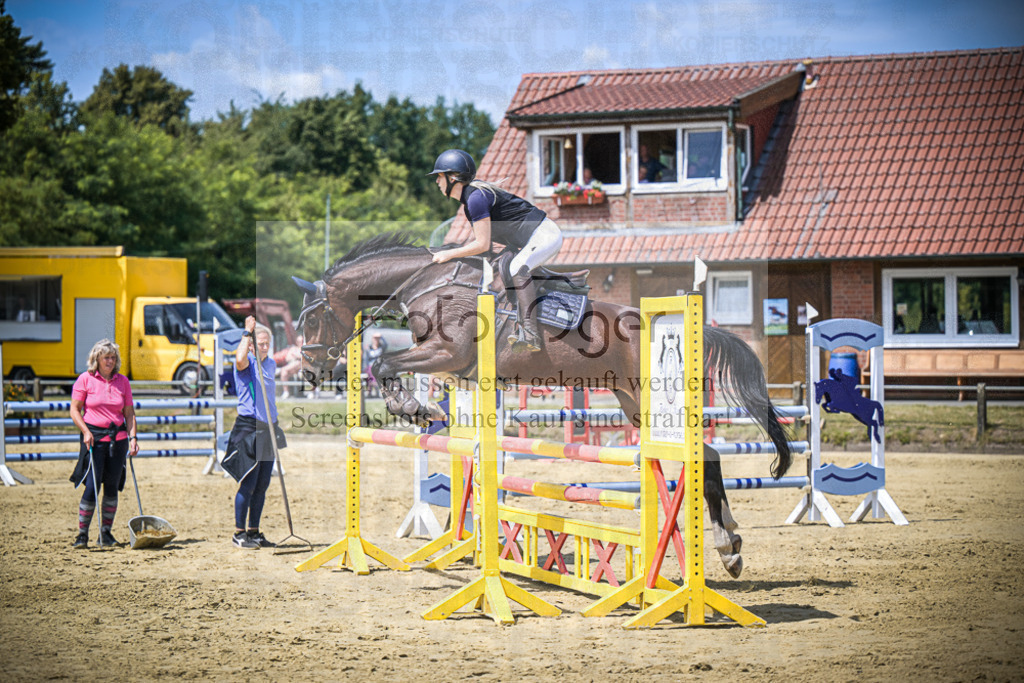 DOS_2166 | Entdecke hochwertige Reitturnierfotos von Foto Oger. Professionell, emotional und authentisch – jetzt Lieblingsmomente im Shop bestellen.Deutschlandweite Turnierfotografie. - Realisiert mit Pictrs.com