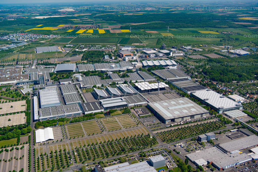 3802708 | LAATZEN 02.06.2020 Ausstellungsgelände und Messehallen der " Messegelände Hannover " in Laatzen im Bundesland Niedersachsen, Deutschland. Weiterführende Informationen bei: Deutsche Messe. // Exhibition grounds and exhibition halls of the " Messegelaende Hannover " in Laatzen in the state Lower Saxony, Germany. Further information at: Deutsche Messe. Foto: Gerhard Launer