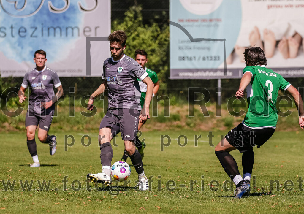 2023-08-20_107_SV_Hohenlinden_gegen_SV_Buch | Hohenlinden, Deutschland, 20.08.2023:
Fußball, A-Klasse 2023 / 2024, 1. Spieltag, SV Hohenlinden gegen SV Bruck, Endergebnis: 5:1

Noah Haberl (SV Hohenlinden, #19), Benedikt Vollmayer (SV Bruck, #3)

Foto: Christian Riedel / fotografie-riedel.net
