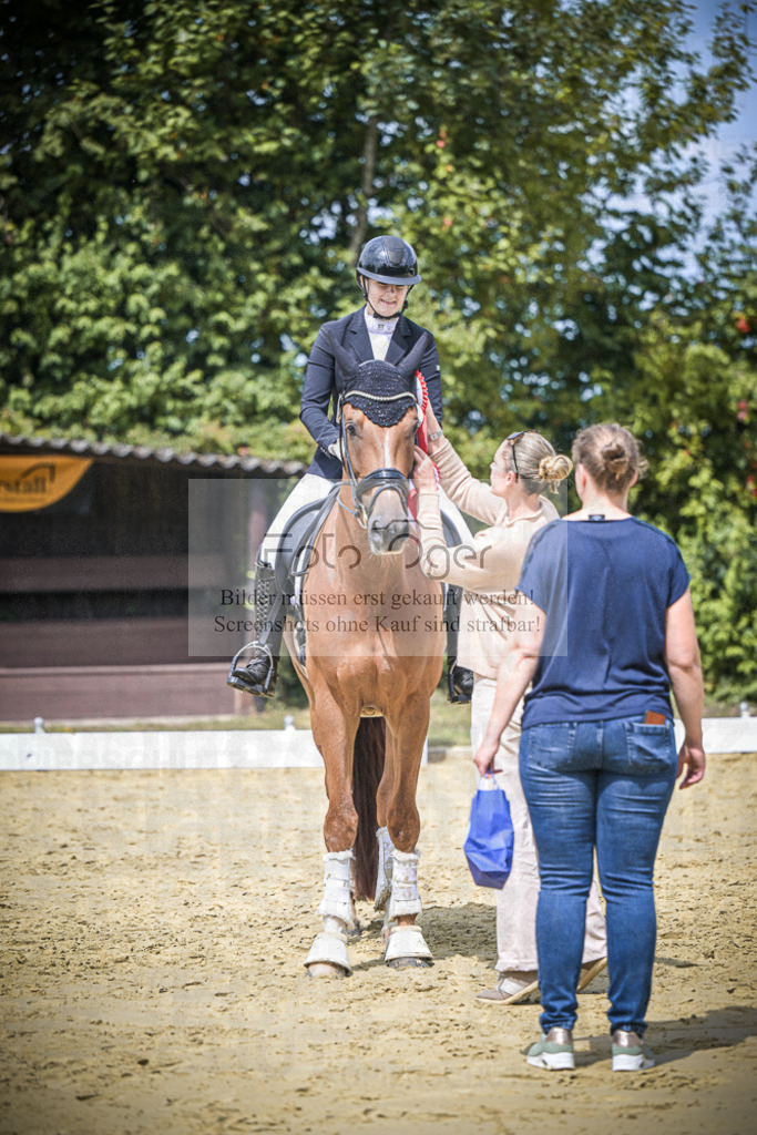DOS_0310 | Entdecke hochwertige Reitturnierfotos von Foto Oger. Professionell, emotional und authentisch – jetzt Lieblingsmomente im Shop bestellen.Deutschlandweite Turnierfotografie. - Realisiert mit Pictrs.com