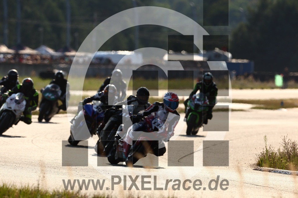 start-20240803_05201 | Schöne Erinnerungen an spannende Momente - das festzuhalten ist unser Job. PIXELrace.de ist seit 2003 auf den Rennstrecken Europas unterwegs um die Action draußen beim Fahren und die wunderbare Stimmung imm Fahrerlager für euch einzufangen.
