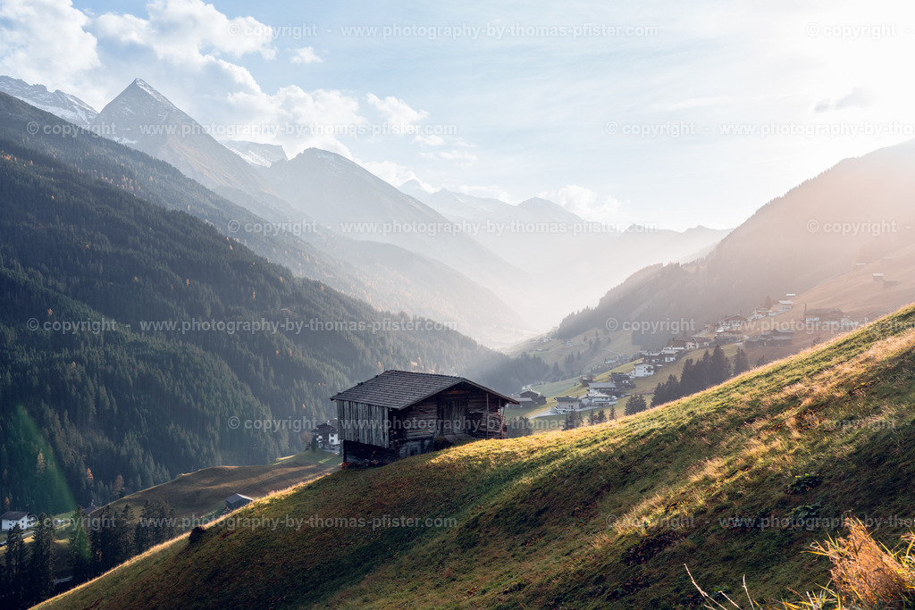 Tux Blick taleinwärts copyright  Thomas Pfister-2 | PHOTOGRAPHY BY THOMAS PFISTER