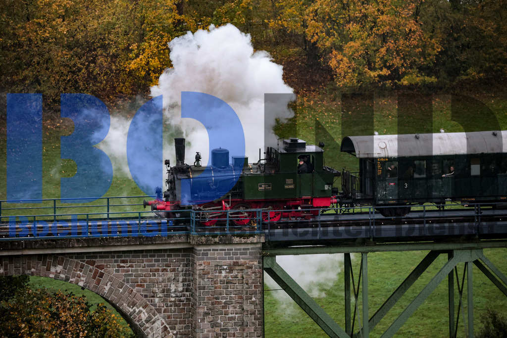  04.11.2023 - 
 | Sebastian Sendlak / Bochumer Nachrichtendienst (BOND) - Dampflok Waldbroel auf der Volmetalbahn - Realisiert mit Pictrs.com