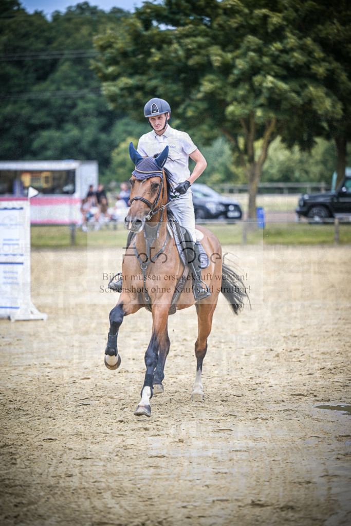 DOS_6832 | Entdecke hochwertige Reitturnierfotos von Foto Oger. Professionell, emotional und authentisch – jetzt Lieblingsmomente im Shop bestellen.Deutschlandweite Turnierfotografie. - Realisiert mit Pictrs.com