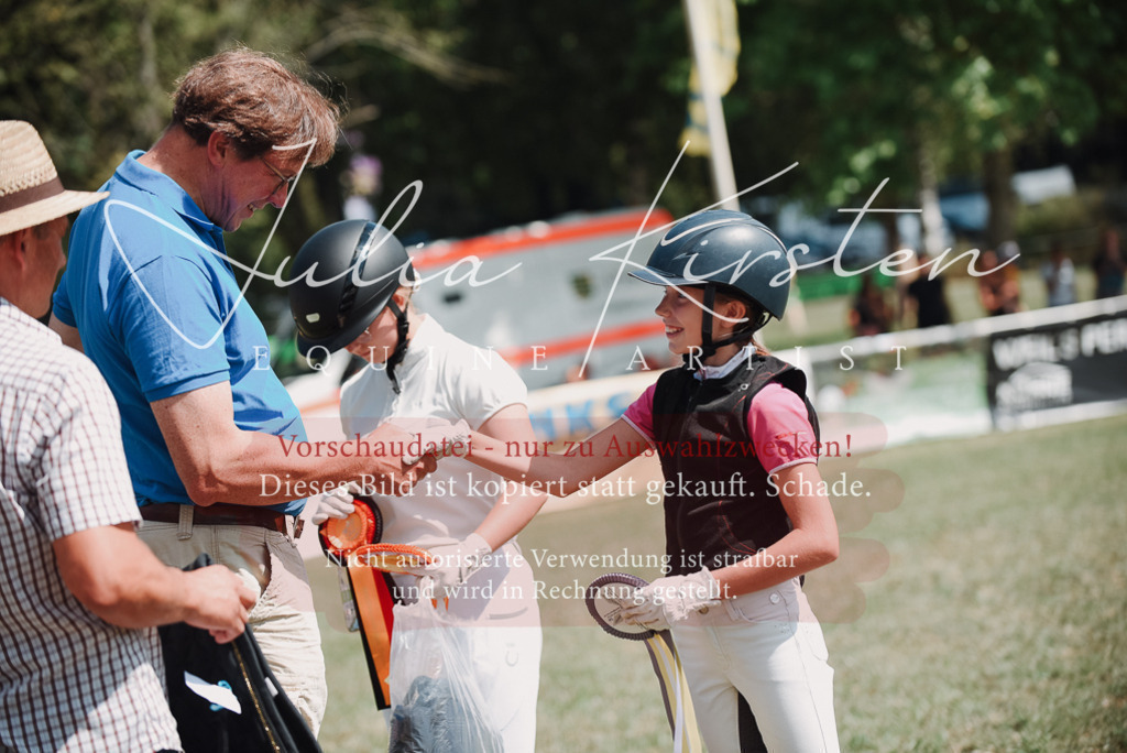 DSC_5889 | Pferde- und Turnierfotografie in Westsachsen. Pferdeportraits, Auftragszeichnungen und intuitive Kunst.