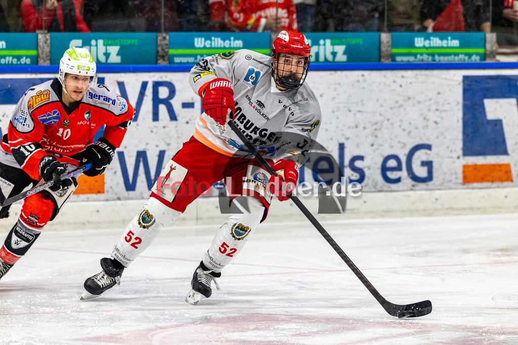 TSV Peißenberg Miners vs TEV Miesbach | Eishockey Bayernliga 2023/2024, TSV Peißenberg Miners vs TEV Miesbach, 20240202,
Matthias BERGMANN (TEV 52),
2024-02-02 in Peißenberg (Eisstadion)
52 Matthias BERGMANN (TEV 52)
Copyright: WolfgangxLindner foto-lindner.de