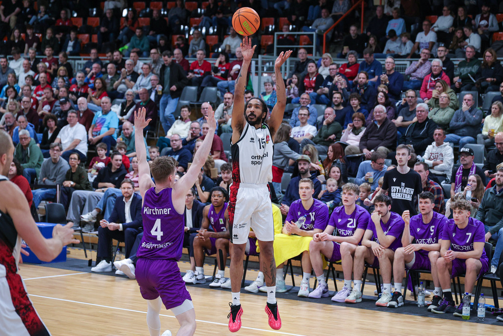 Pro A BAYER GIANTS vs BG Göttingen-37 | Fotos von Basketballspielen aus dem Raum NRW fotografiert von Gero Mueller-Laschet und Daniel Schaefer - Realized with Pictrs.com