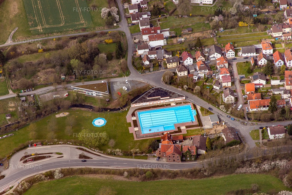 Luftbild: Städtisches Freibad in Ober-Ramstadt im Bundesland Hessen in Deutschland. Foto: IMG_077252.jpg vom 12.04.2015 durch Werner Riehm/FLY-FOTO.de
