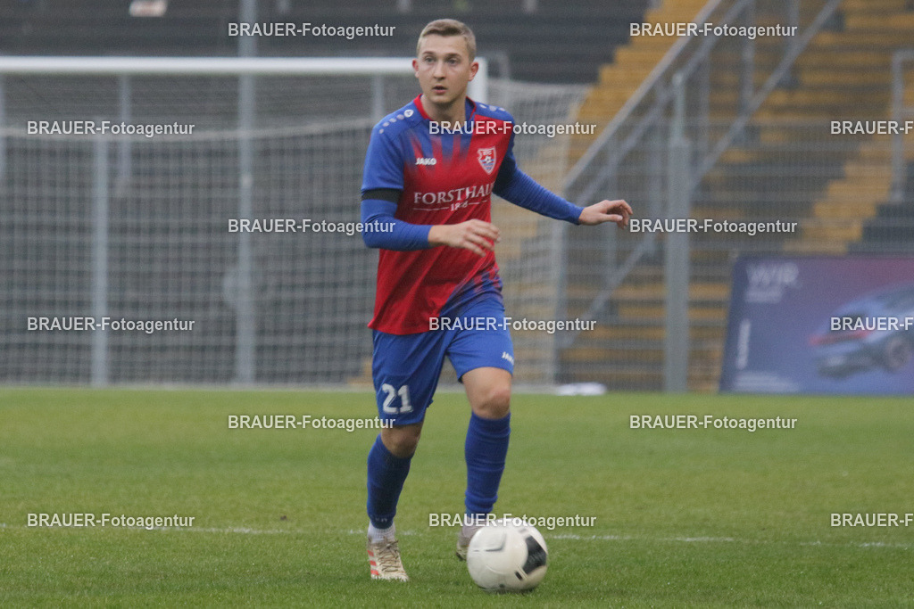 15.11.2025 KFC Uerdingen - SPVG Schonnebeck | Krefeld, Deutschland, 15.11.2025: Jan Bachmann (KFC Uerdingen) in Aktion während des Oberliga Niederrhein Spiels zwischen KFC Uerdingen  - Spvg Essen Schonnebeck am 15.11. 2025 im Krefelder Grotenburg - Stadion in Krefeld, Deutschland. (Foto Ralph Görtz / Brauer-Fotoagentur)