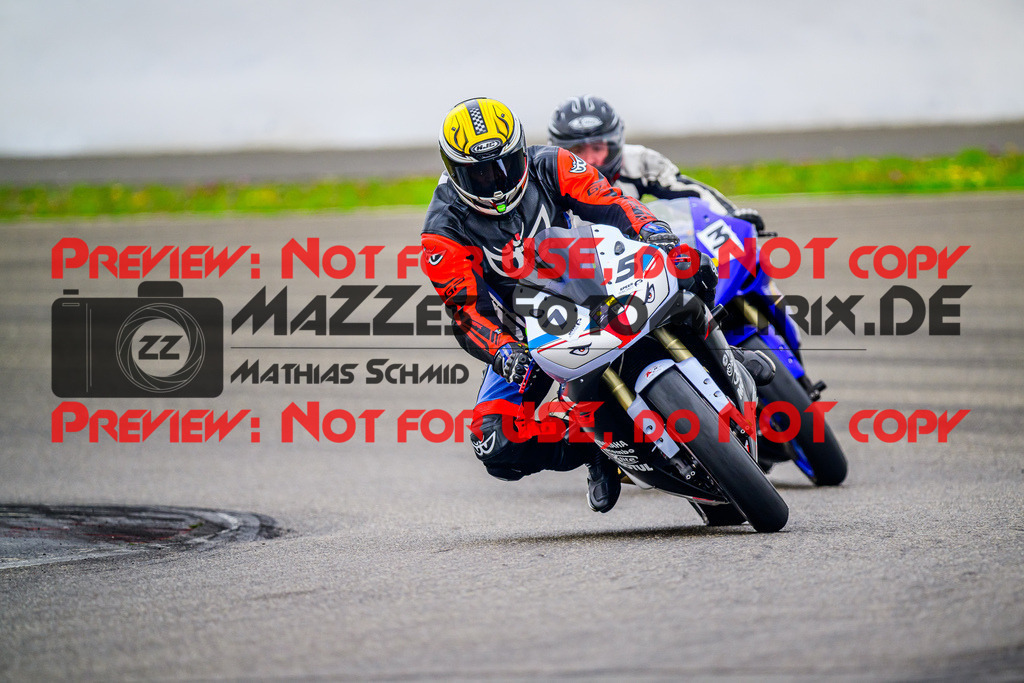 MaZZes_FotoMatrix_240717_6007705_3769 | GELB