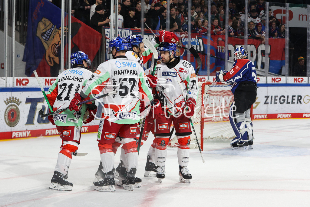 Nürnberg ICE Tigers - Augsburger Panther | Jubel der Panther nach dem Treffer zum 1-2 durch Anrei HAKULINEN (AEV #94) / Freude / Tor / Torschuetze / DEL Retro Game